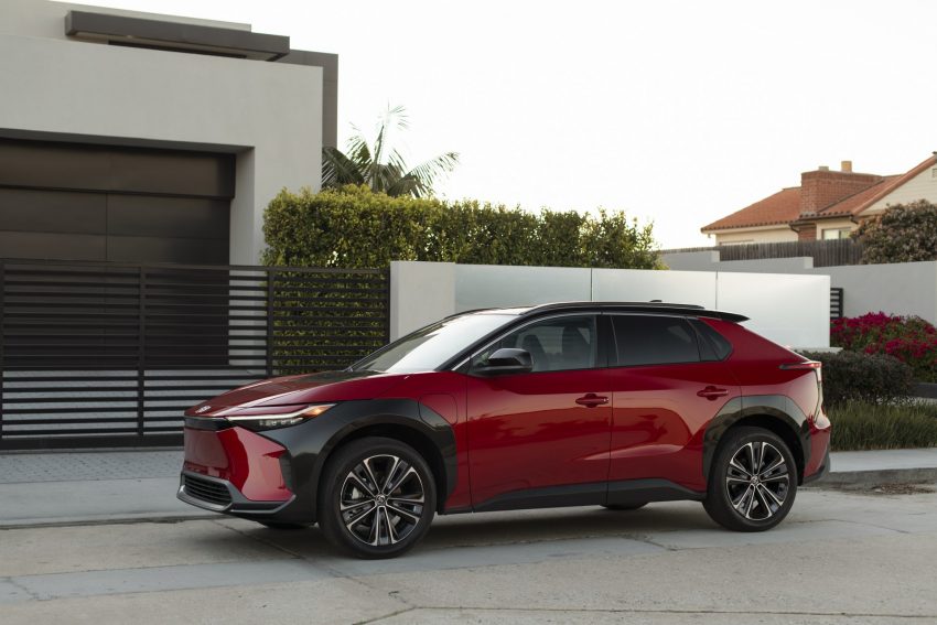 2023 Toyota bZ4X Limited AWD - Front Three-Quarter Wallpaper 850x567 #13