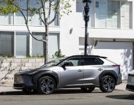 2023 Toyota bZ4X Limited AWD - Front Three-Quarter Wallpaper 190x150