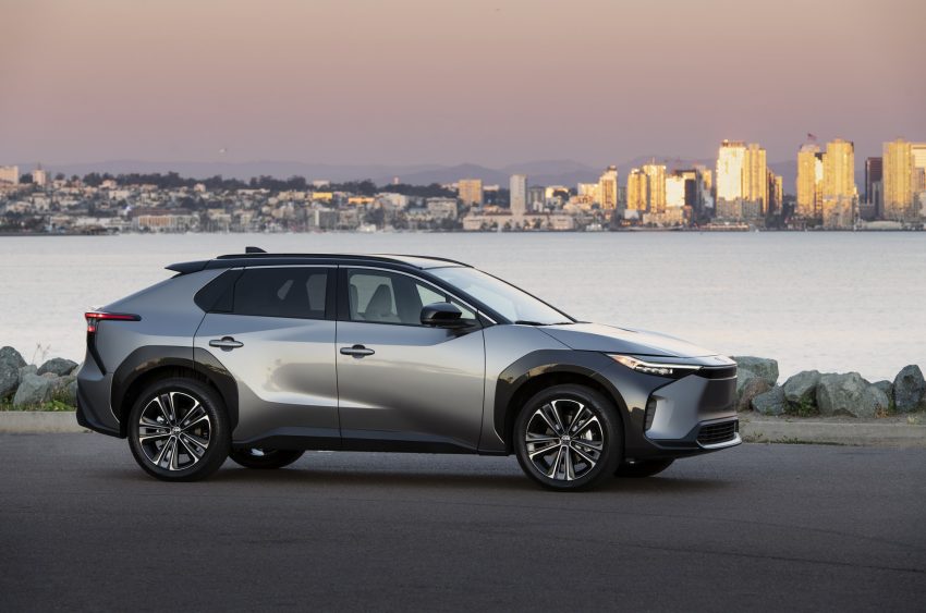2023 Toyota bZ4X Limited AWD - Front Three-Quarter Wallpaper 850x563 #144