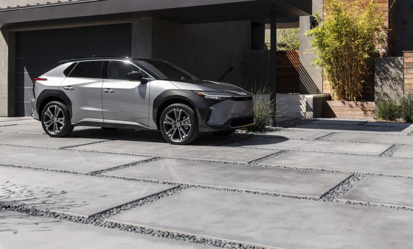 2023 Toyota bZ4X Limited AWD - Front Three-Quarter Wallpaper 850x514 #123