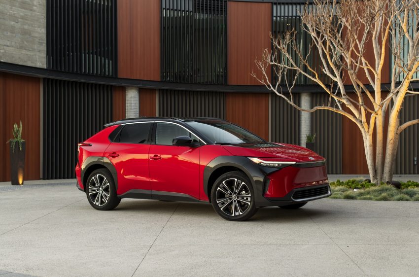 2023 Toyota bZ4X Limited AWD - Front Three-Quarter Wallpaper 850x562 #23