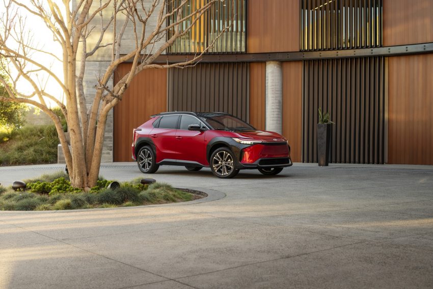 2023 Toyota bZ4X Limited AWD - Front Three-Quarter Wallpaper 850x568 #24