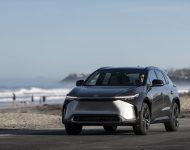 2023 Toyota bZ4X Limited AWD - Front Three-Quarter Wallpaper 190x150