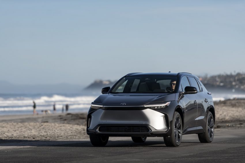 2023 Toyota bZ4X Limited AWD - Front Three-Quarter Wallpaper 850x567 #150