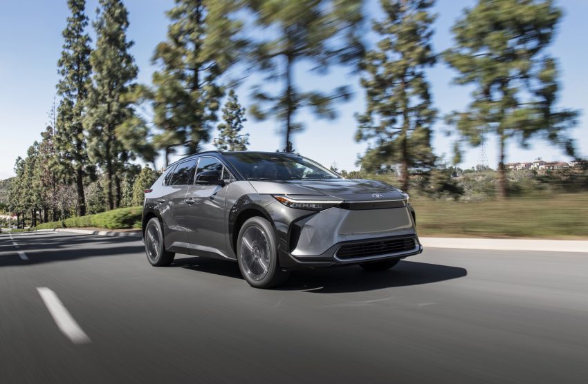 2023 Toyota bZ4X Limited AWD - Front Three-Quarter Wallpaper 850x556 #91