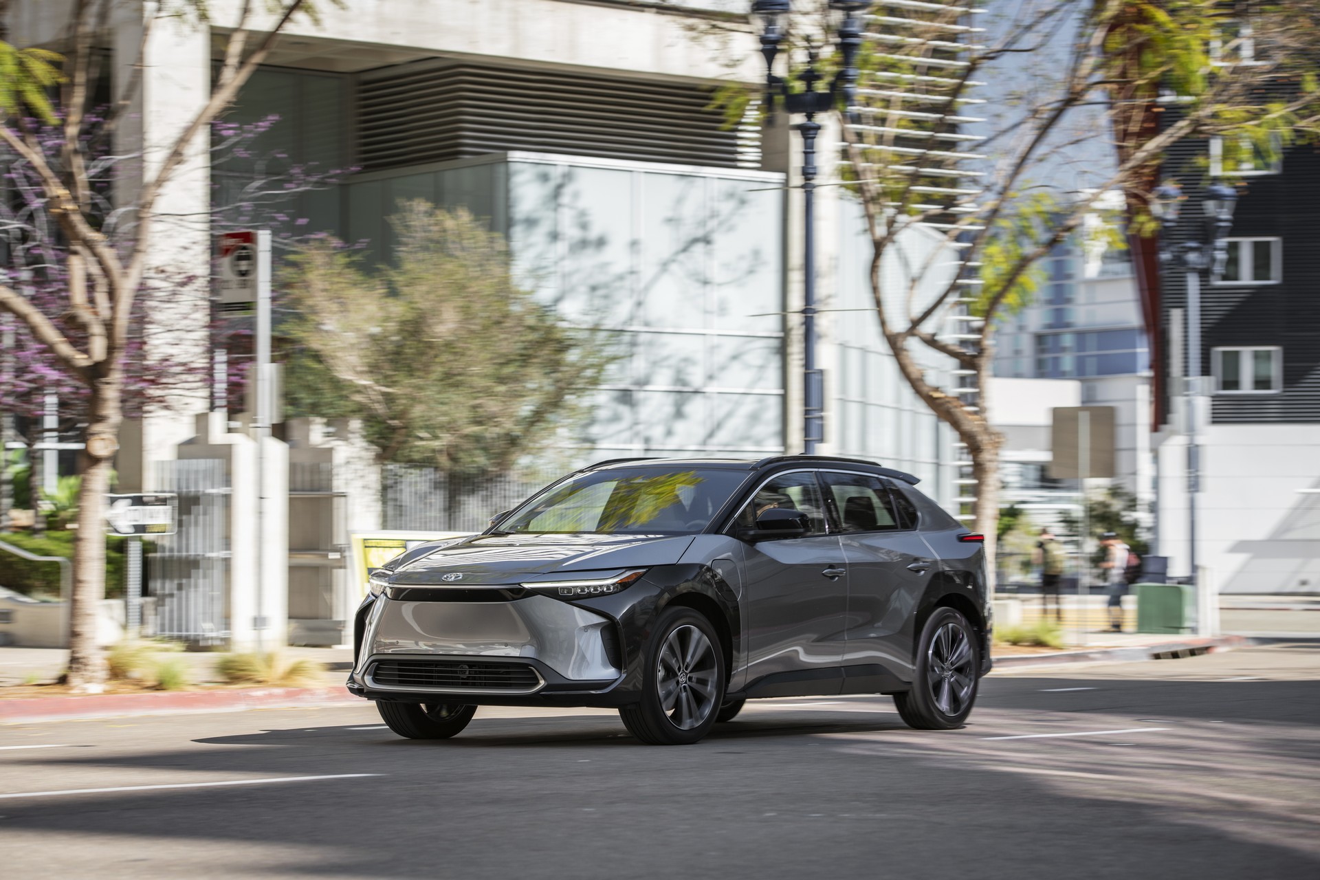 Download 2023 Toyota bZ4X Limited AWD - Front Three-Quarter HD Wallpaper 1920x1280 #97