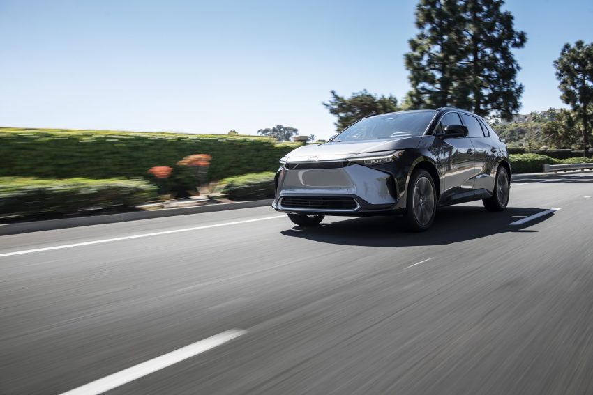 2023 Toyota bZ4X Limited AWD - Front Three-Quarter Wallpaper 850x567 #92