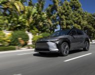 2023 Toyota bZ4X Limited AWD - Front Three-Quarter Wallpaper 190x150