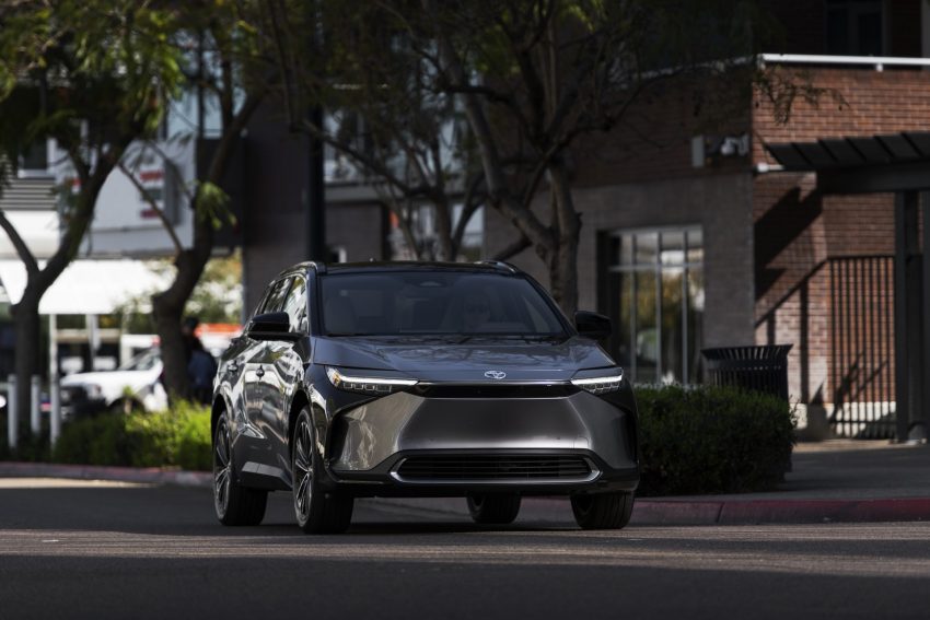 2023 Toyota bZ4X Limited AWD - Front Wallpaper 850x567 #103