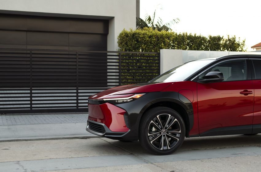 2023 Toyota bZ4X Limited AWD - Front Wallpaper 850x560 #16