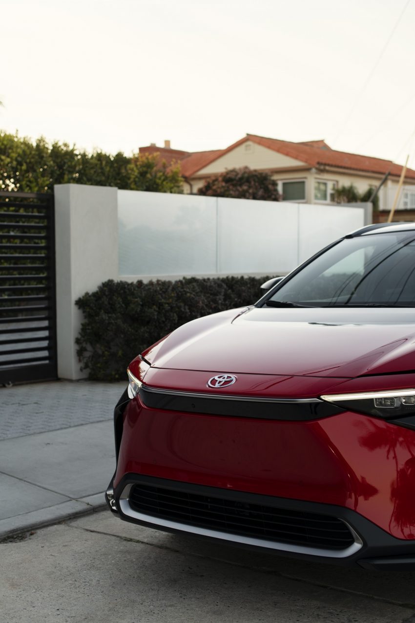 2023 Toyota bZ4X Limited AWD - Front Phone Wallpaper 850x1275 #17