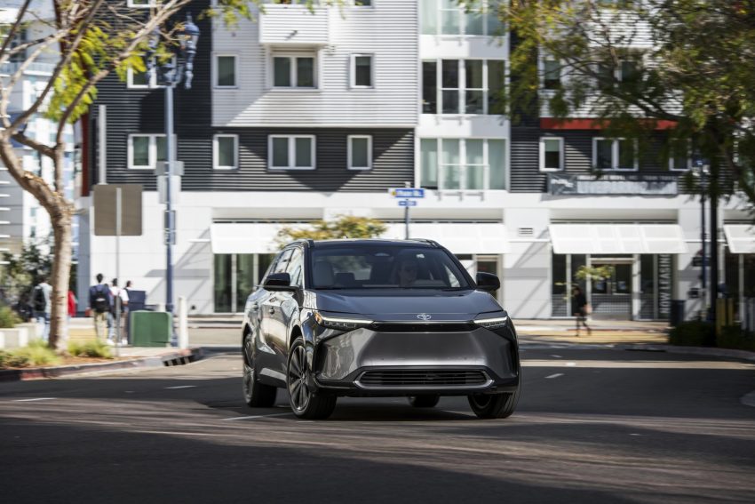 2023 Toyota bZ4X Limited AWD - Front Wallpaper 850x567 #105