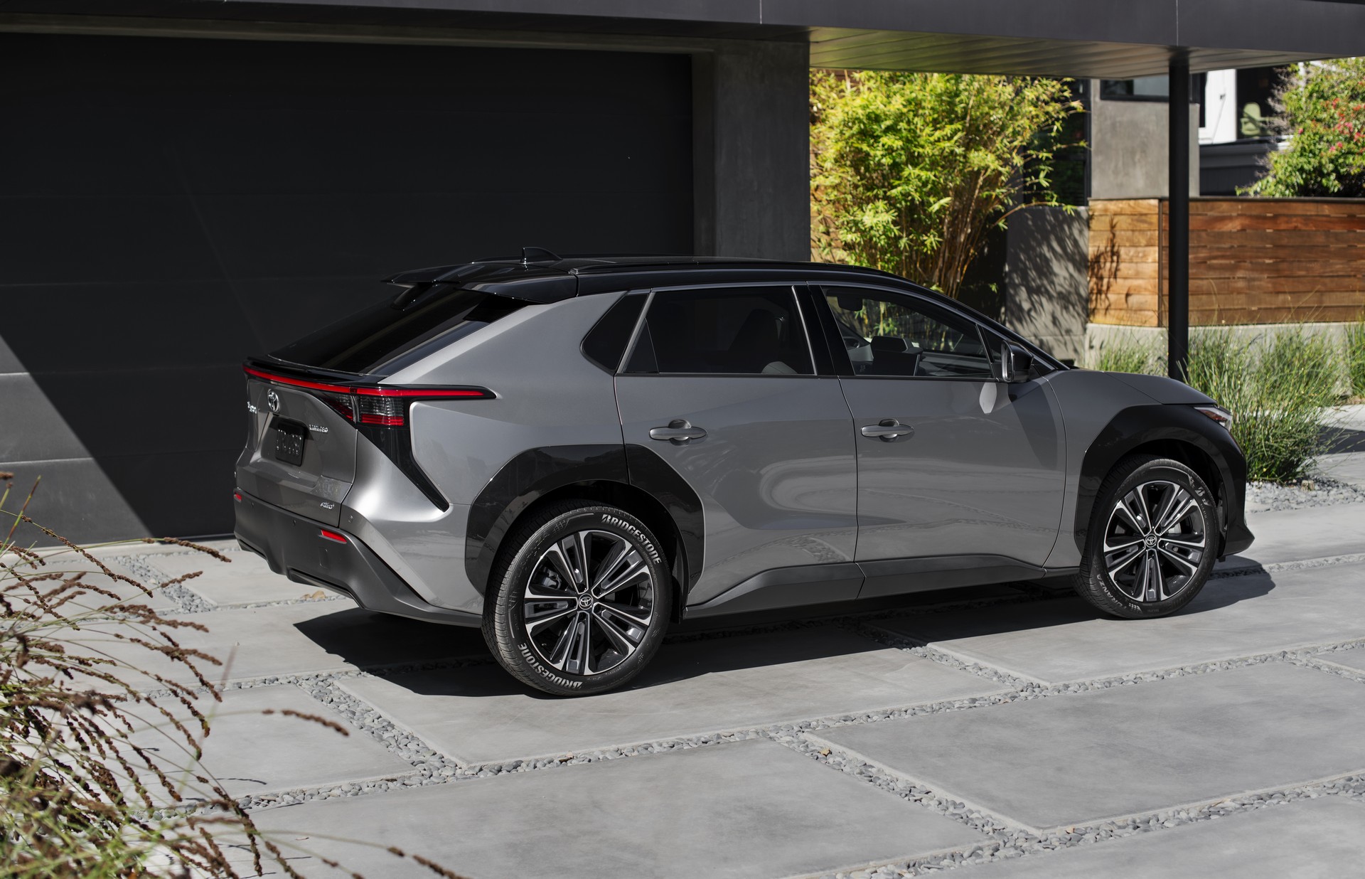 Download 2023 Toyota bZ4X Limited AWD - Rear Three-Quarter HD Wallpaper 1920x1236 #127