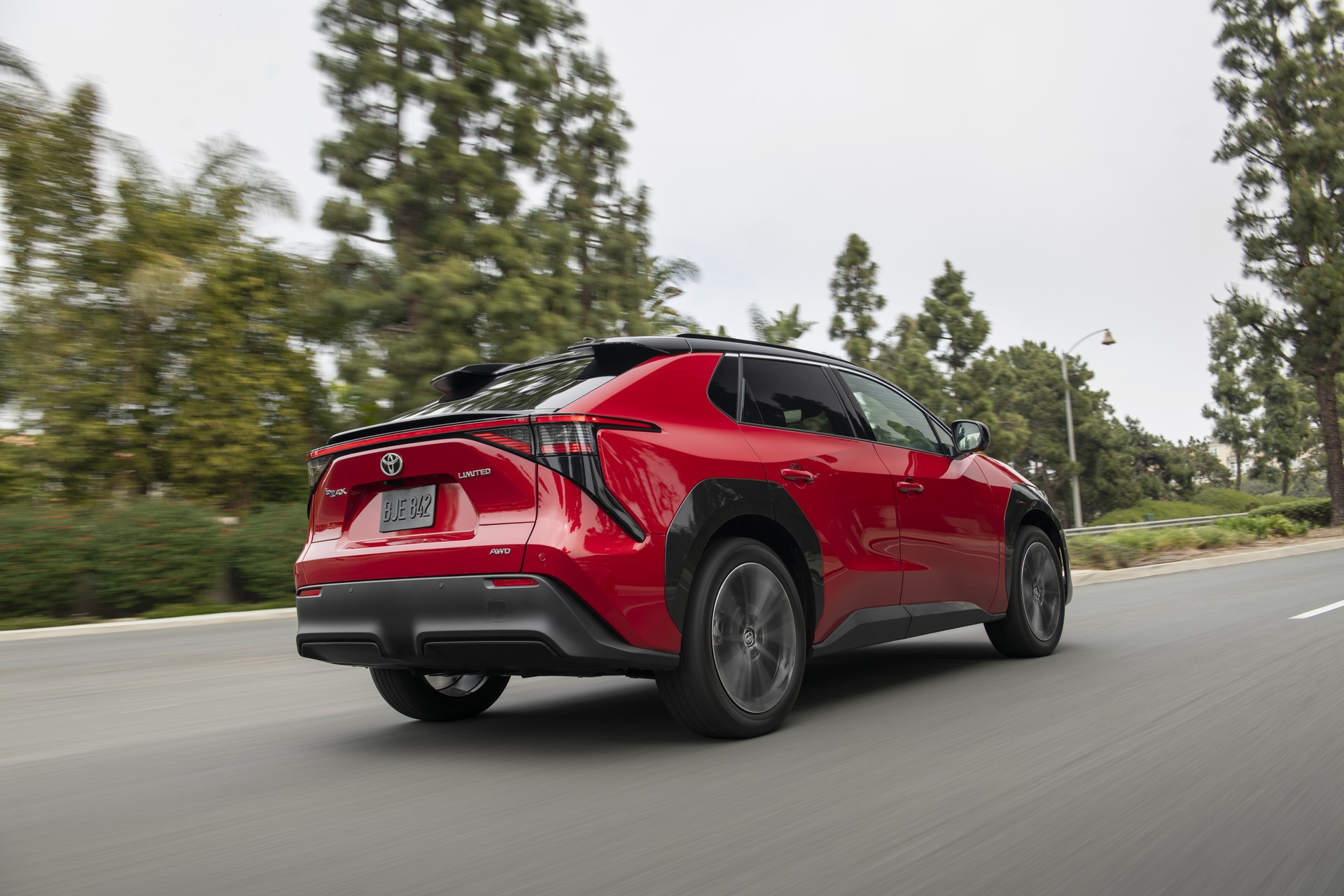 Download 2023 Toyota bZ4X Limited AWD - Rear Three-Quarter HD Wallpaper 1920x1280 #6