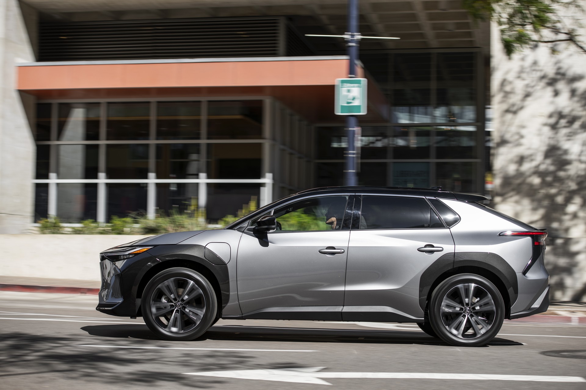 Download 2023 Toyota bZ4X Limited AWD - Rear Three-Quarter HD Wallpaper 1920x1280 #120