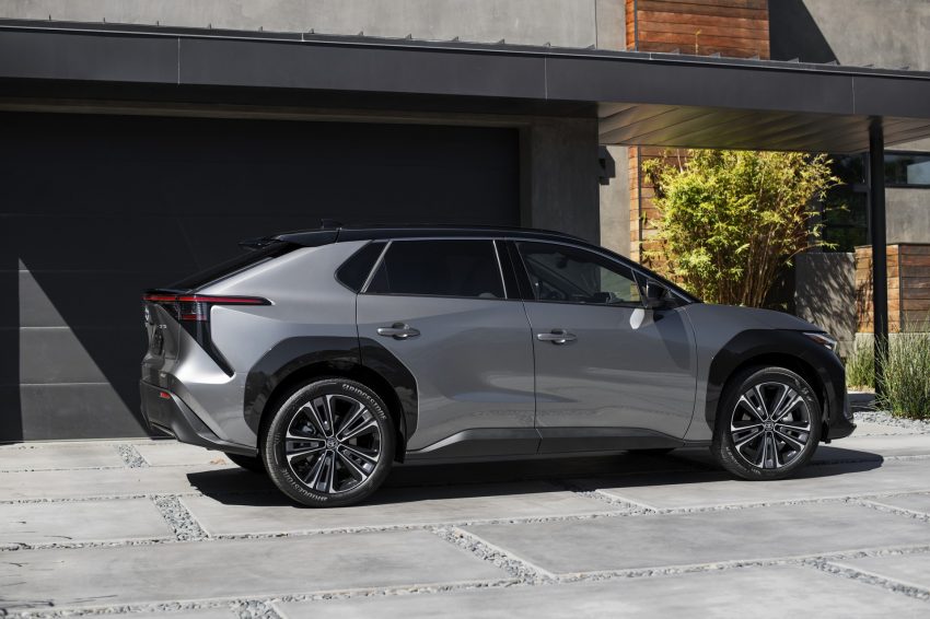 2023 Toyota bZ4X Limited AWD - Side Wallpaper 850x566 #129