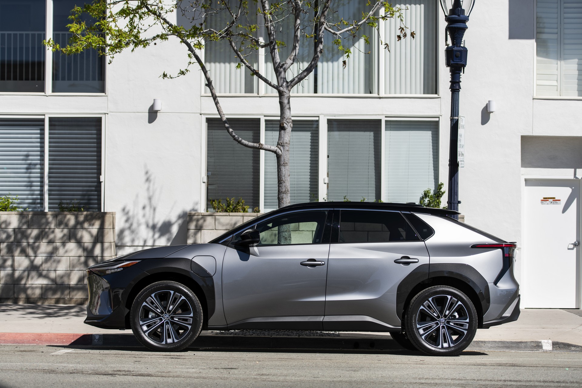 Download 2023 Toyota bZ4X Limited AWD - Side HD Wallpaper 1920x1280 #109