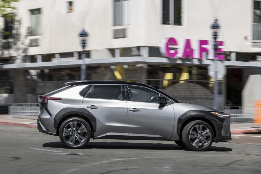 2023 Toyota bZ4X Limited AWD - Side Wallpaper 850x567 #110