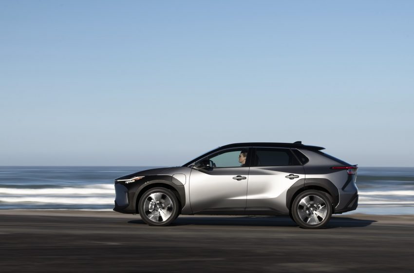 2023 Toyota bZ4X Limited AWD - Side Wallpaper 850x560 #154