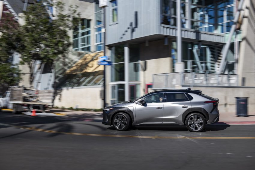 2023 Toyota bZ4X Limited AWD - Side Wallpaper 850x567 #111