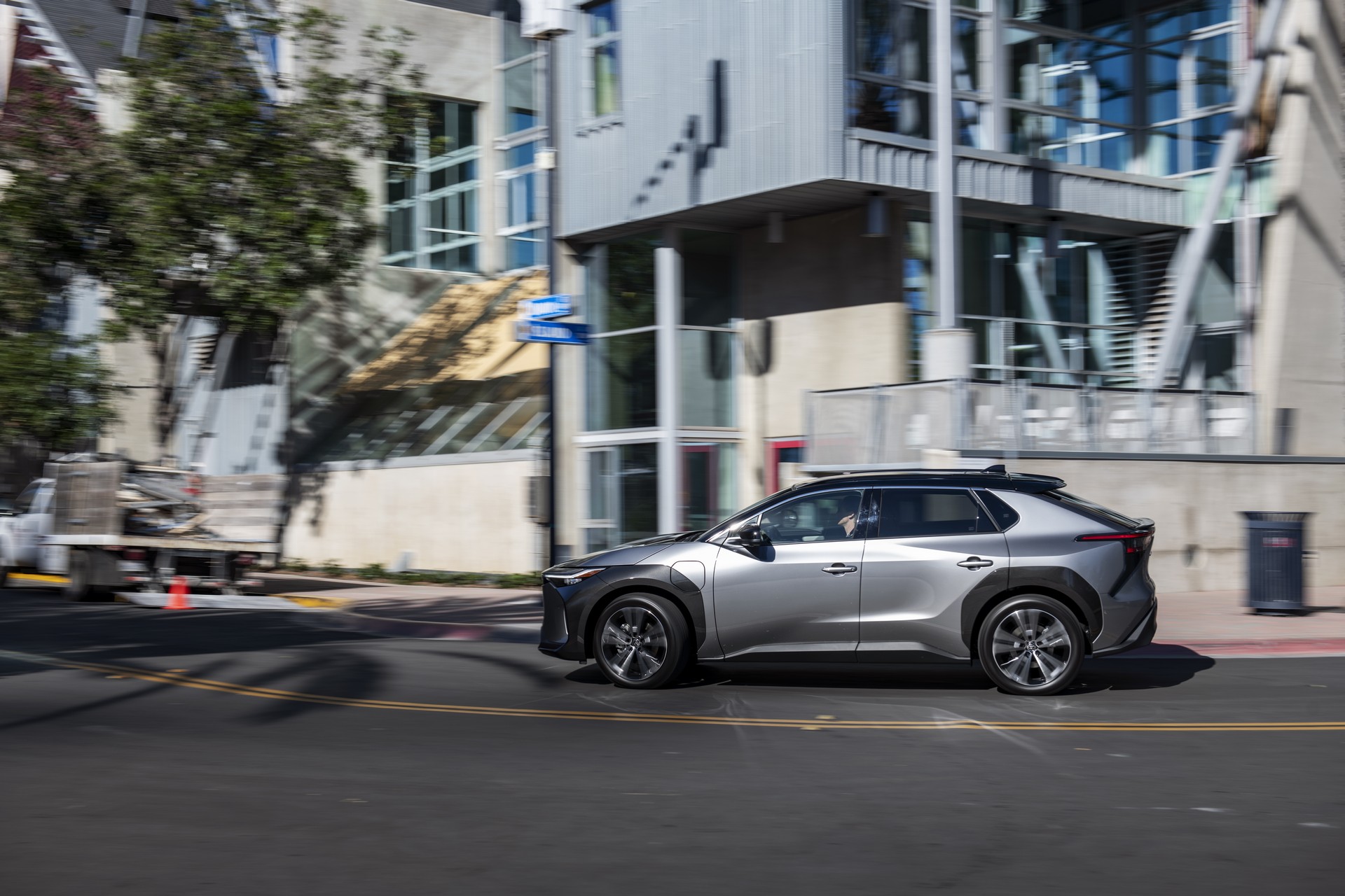 Download 2023 Toyota bZ4X Limited AWD - Side HD Wallpaper 1920x1280 #111