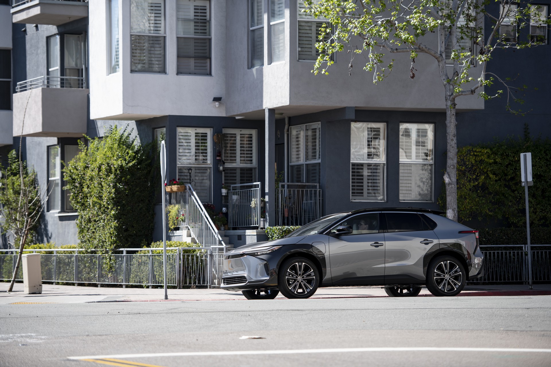 Download 2023 Toyota bZ4X Limited AWD - Side HD Wallpaper 1920x1280 #112