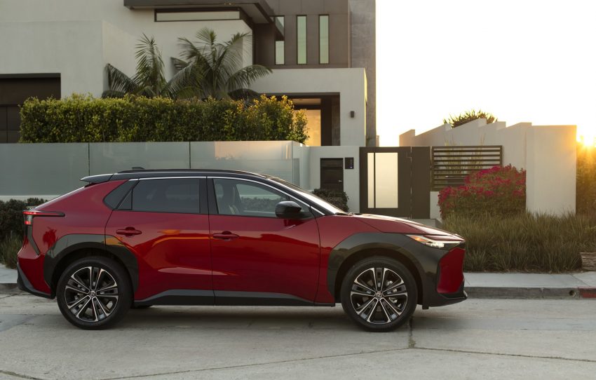 2023 Toyota bZ4X Limited AWD - Side Wallpaper 850x542 #15