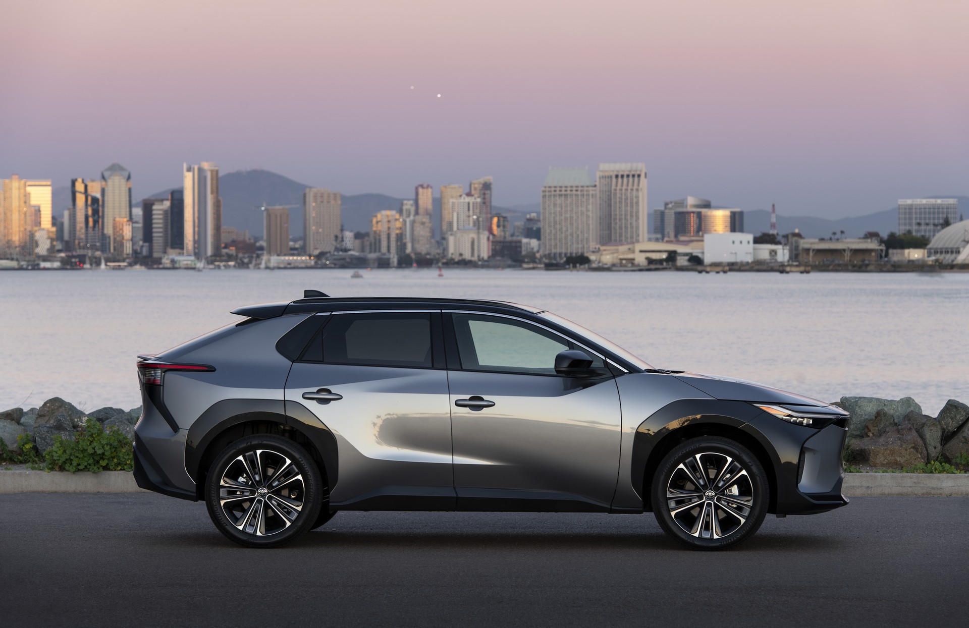 Download 2023 Toyota bZ4X Limited AWD - Side HD Wallpaper 1920x1245 #146