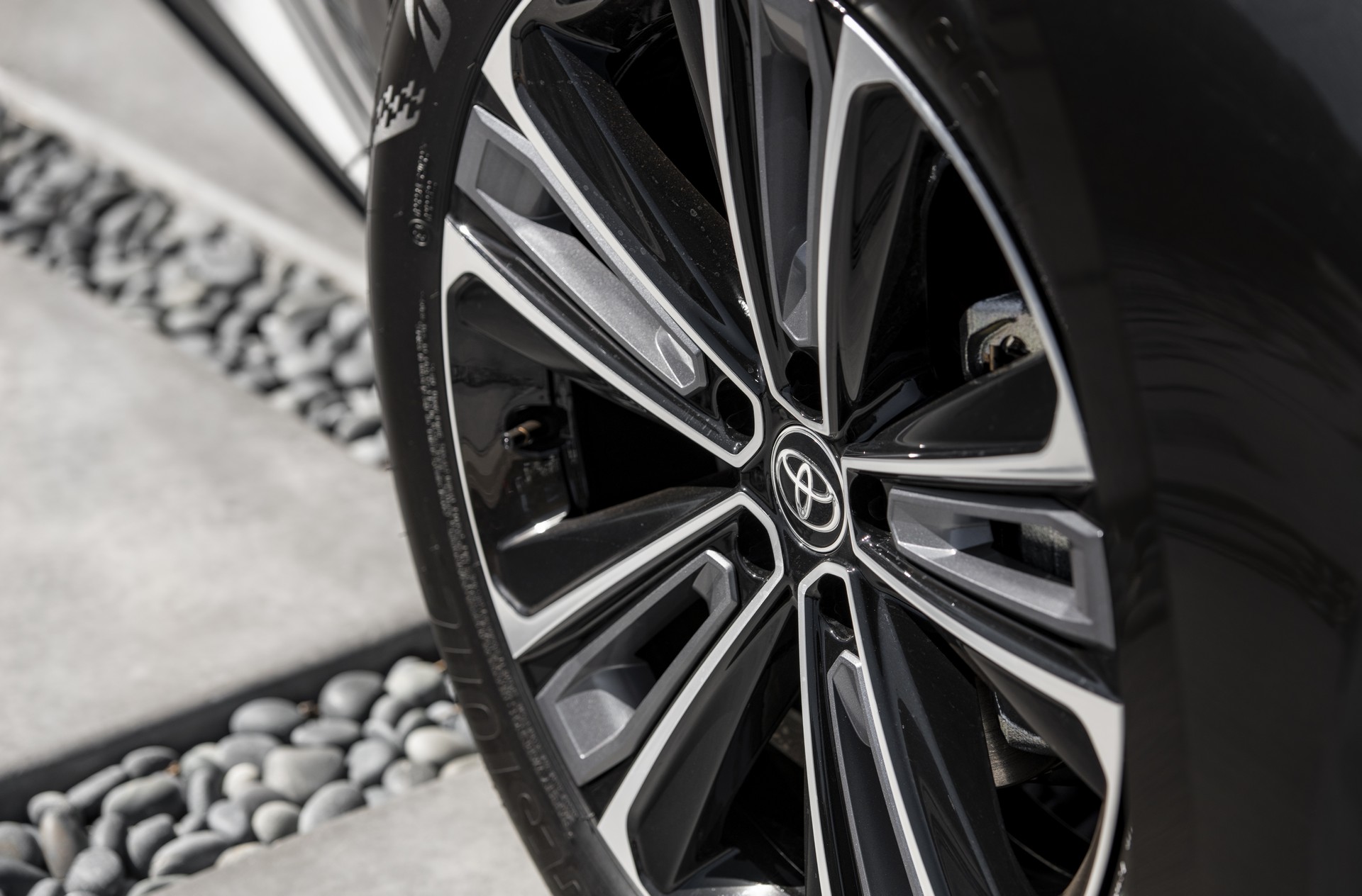 Download 2023 Toyota bZ4X Limited AWD - Wheel HD Wallpaper 1920x1264 #136