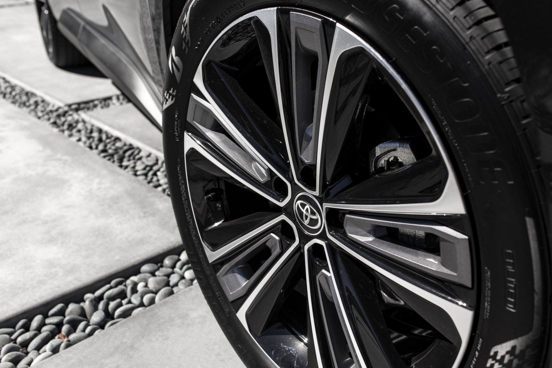 Download 2023 Toyota bZ4X Limited AWD - Wheel HD Wallpaper 1920x1280 #137