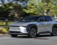 2023 Toyota bZ4X Limited FWD - Front Three-Quarter Wallpaper 190x150