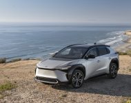 2023 Toyota bZ4X Limited FWD - Front Three-Quarter Wallpaper 190x150