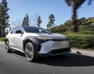 2023 Toyota bZ4X Limited FWD - Front Three-Quarter Wallpaper 190x150