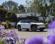 2023 Toyota bZ4X Limited FWD - Front Three-Quarter Wallpaper 190x150