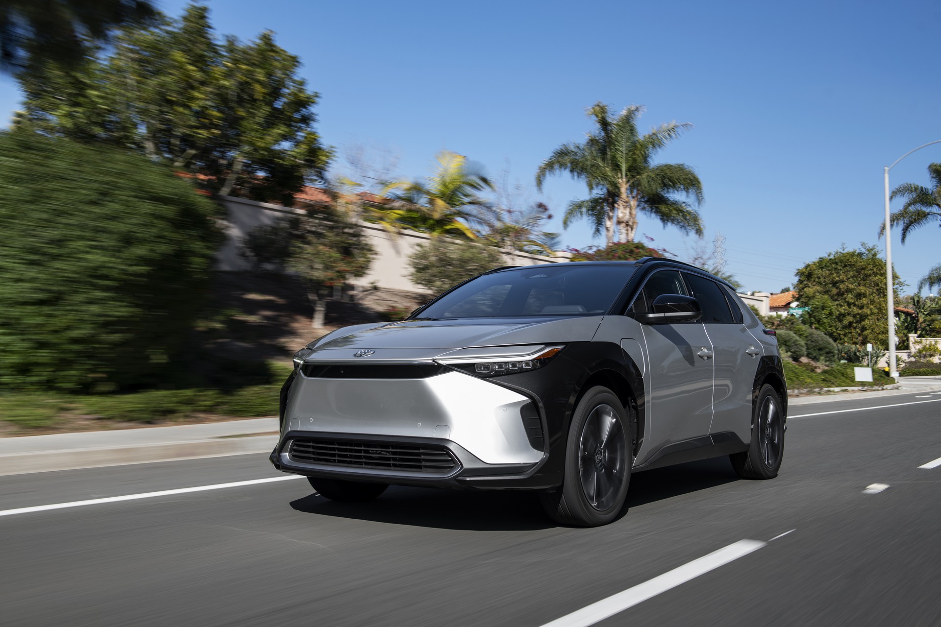 Download 2023 Toyota bZ4X Limited FWD - Front Three-Quarter HD Wallpaper 1920x1280 #50