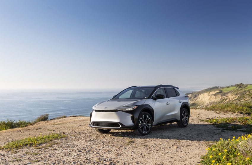 2023 Toyota bZ4X Limited FWD - Front Three-Quarter Wallpaper 850x556 #85