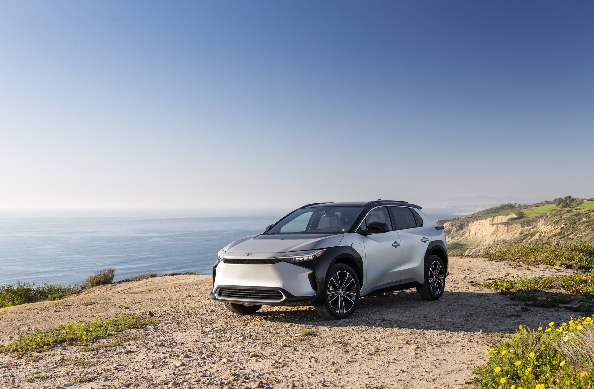 Download 2023 Toyota bZ4X Limited FWD - Front Three-Quarter HD Wallpaper 1920x1257 #85