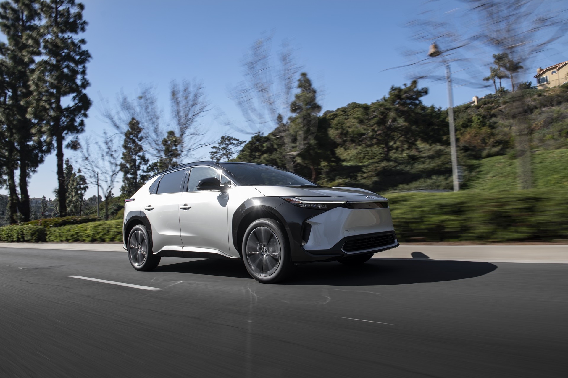 Download 2023 Toyota bZ4X Limited FWD - Front Three-Quarter HD Wallpaper 1920x1280 #51