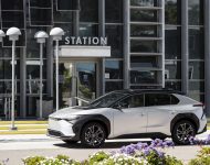 2023 Toyota bZ4X Limited FWD - Front Three-Quarter Wallpaper 190x150