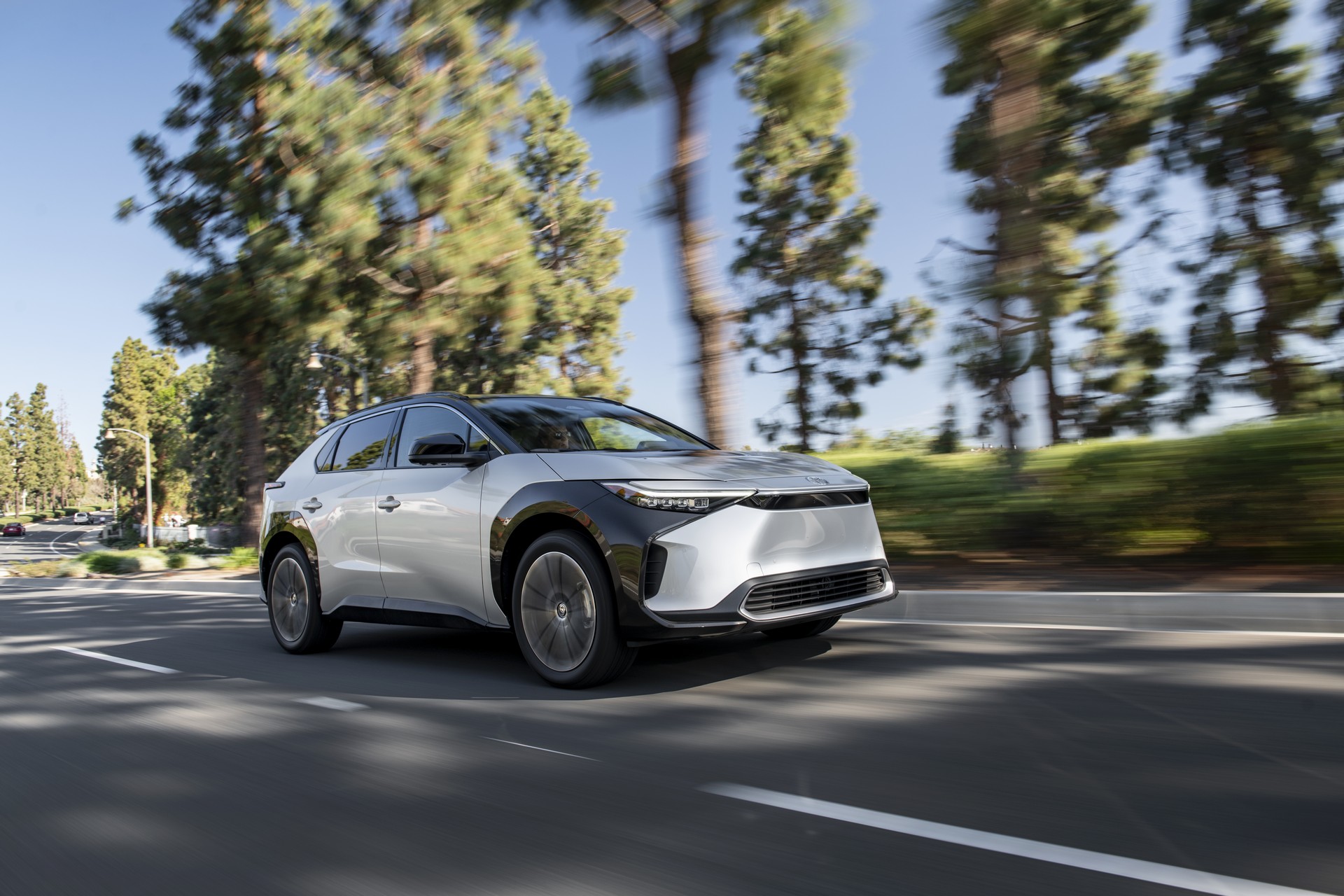 Download 2023 Toyota bZ4X Limited FWD - Front Three-Quarter HD Wallpaper 1920x1280 #53