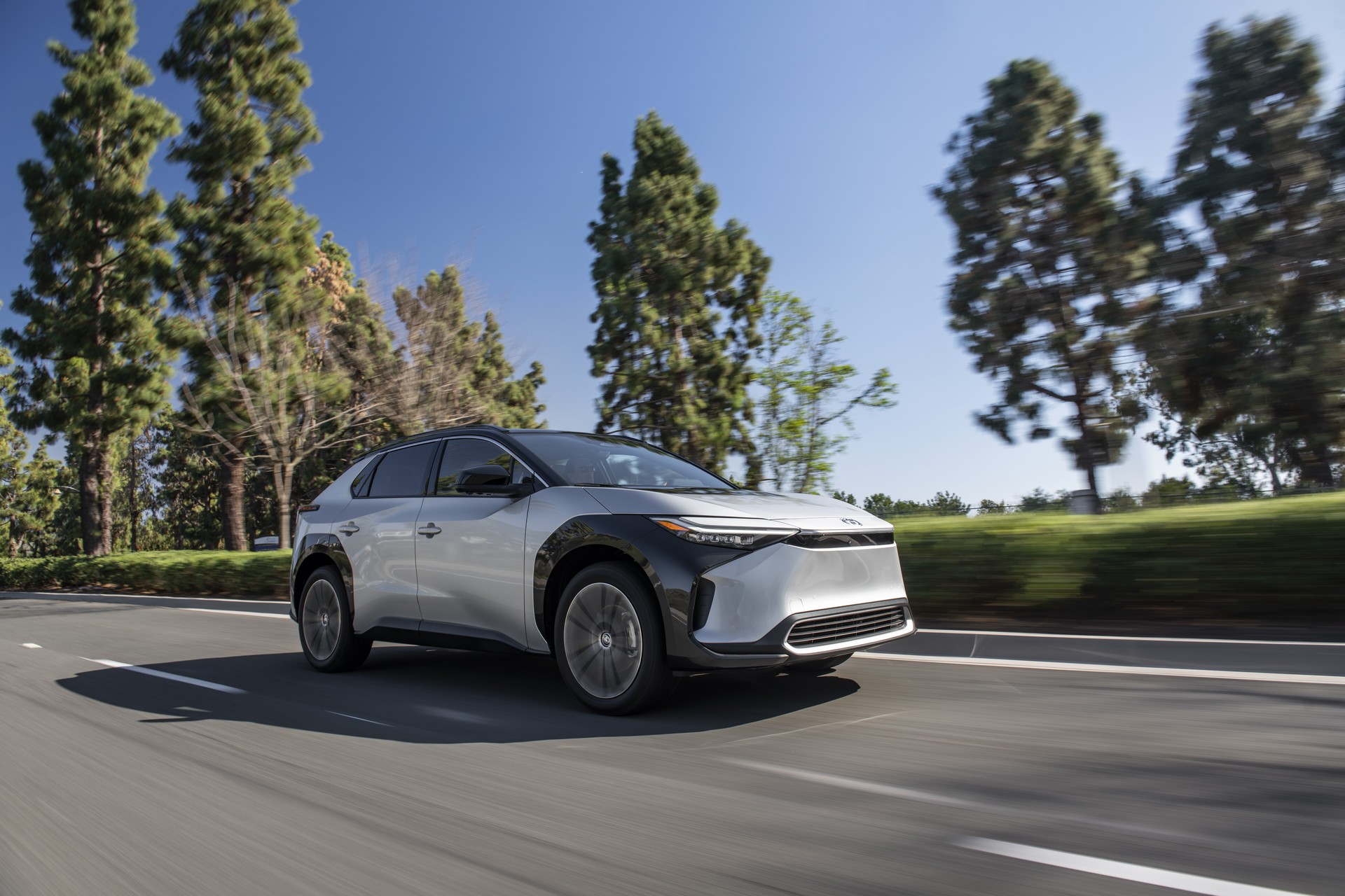 Download 2023 Toyota bZ4X Limited FWD - Front Three-Quarter HD Wallpaper 1920x1280 #54