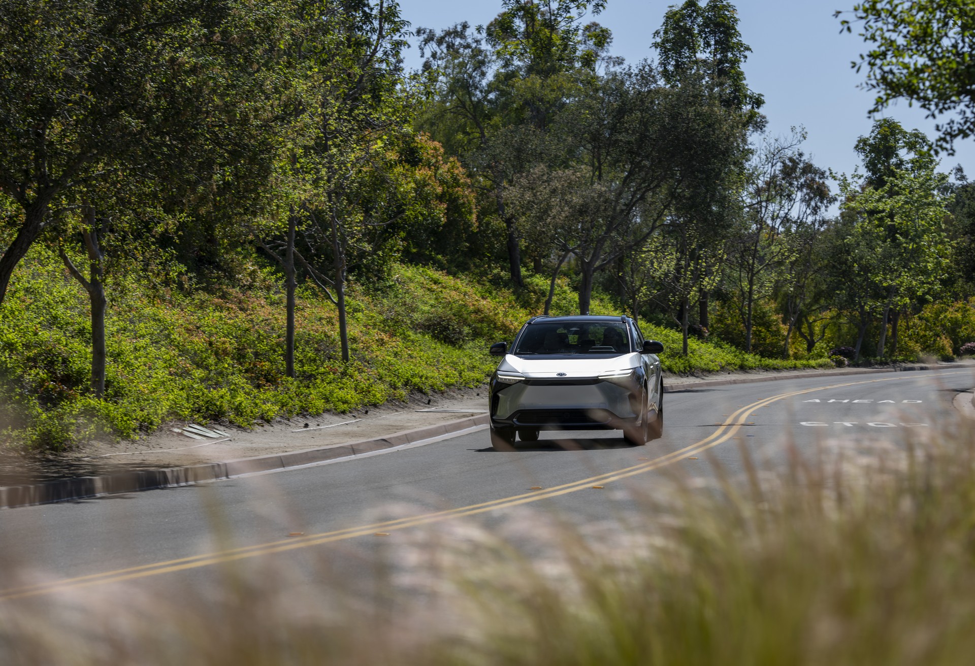 Download 2023 Toyota bZ4X Limited FWD - Front HD Wallpaper 1920x1312 #69