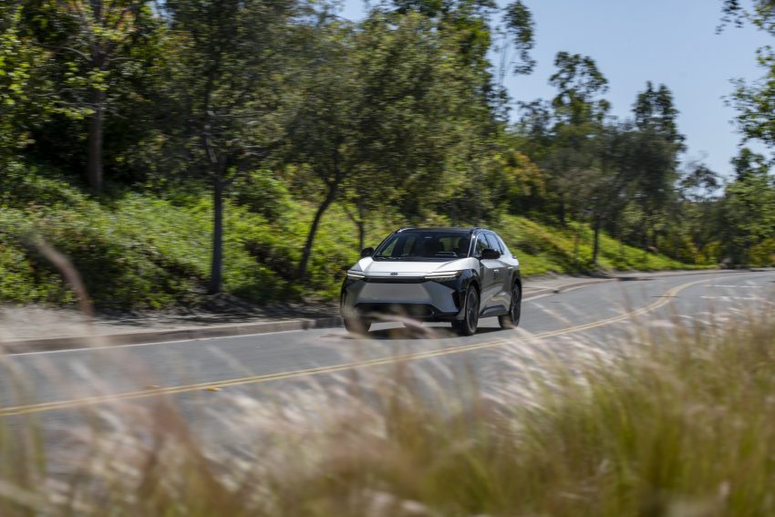 2023 Toyota bZ4X Limited FWD - Front Wallpaper 850x567 #71