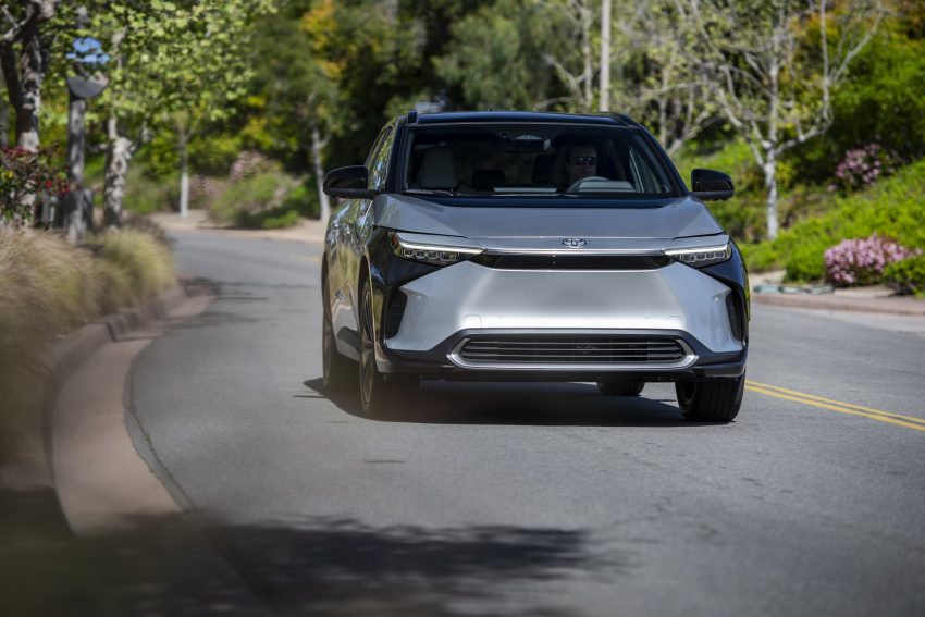 2023 Toyota bZ4X Limited FWD - Front Wallpaper 850x567 #72