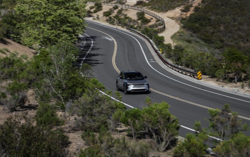 2023 Toyota bZ4X Limited FWD - Front Wallpaper 850x534 #80