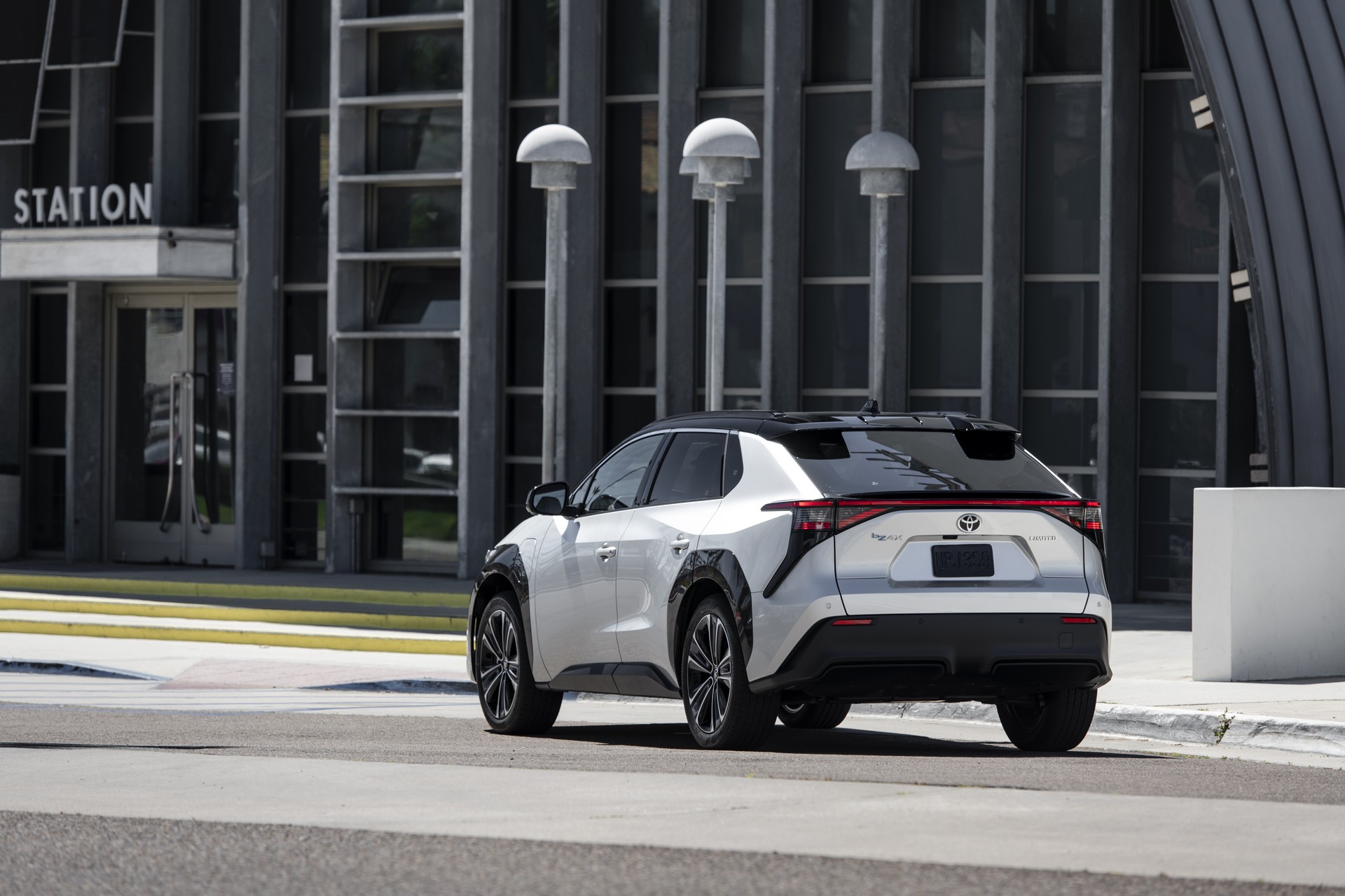 Download 2023 Toyota bZ4X Limited FWD - Rear Three-Quarter HD Wallpaper 1920x1280 #59