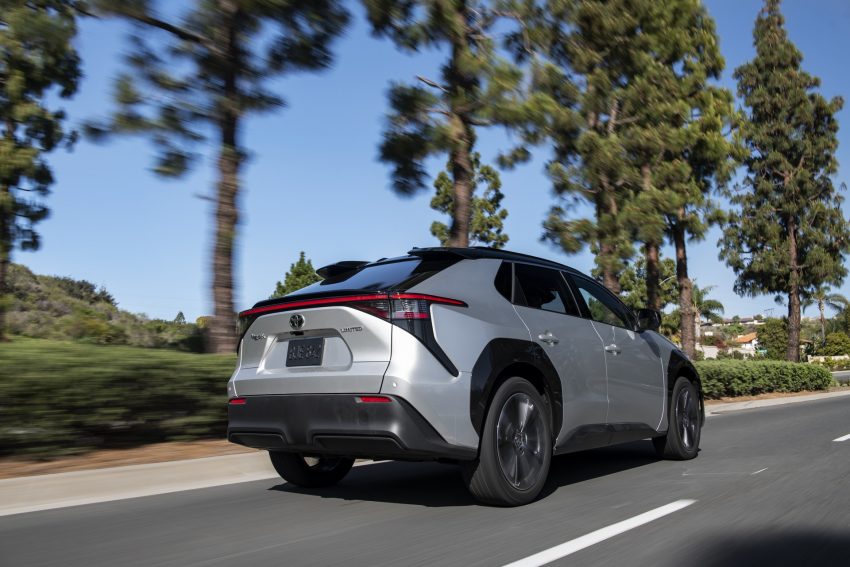 2023 Toyota bZ4X Limited FWD - Rear Three-Quarter Wallpaper 850x567 #57