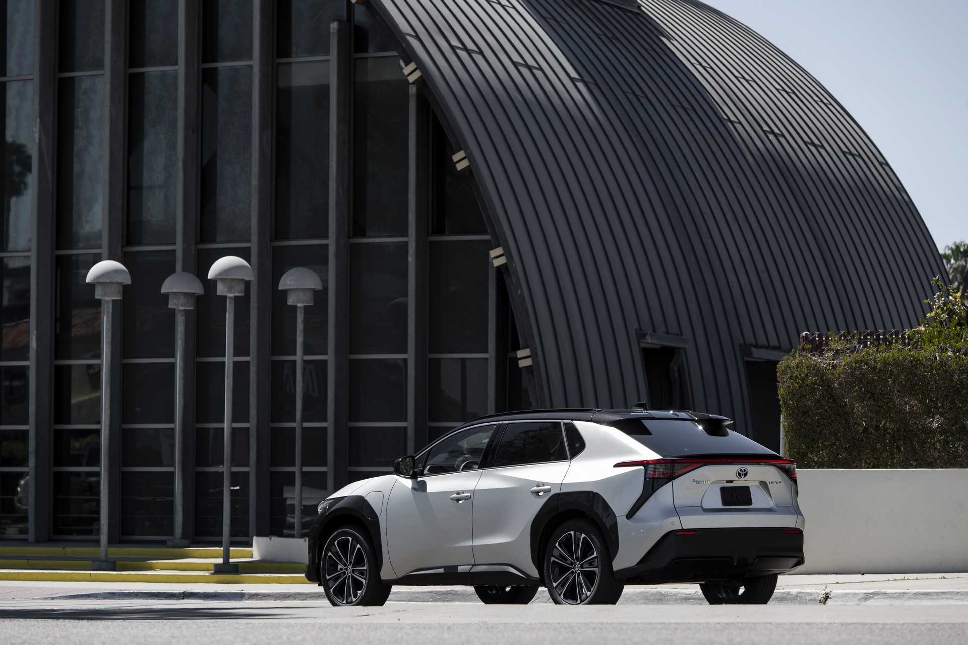 Download 2023 Toyota bZ4X Limited FWD - Rear Three-Quarter HD Wallpaper 1920x1280 #60