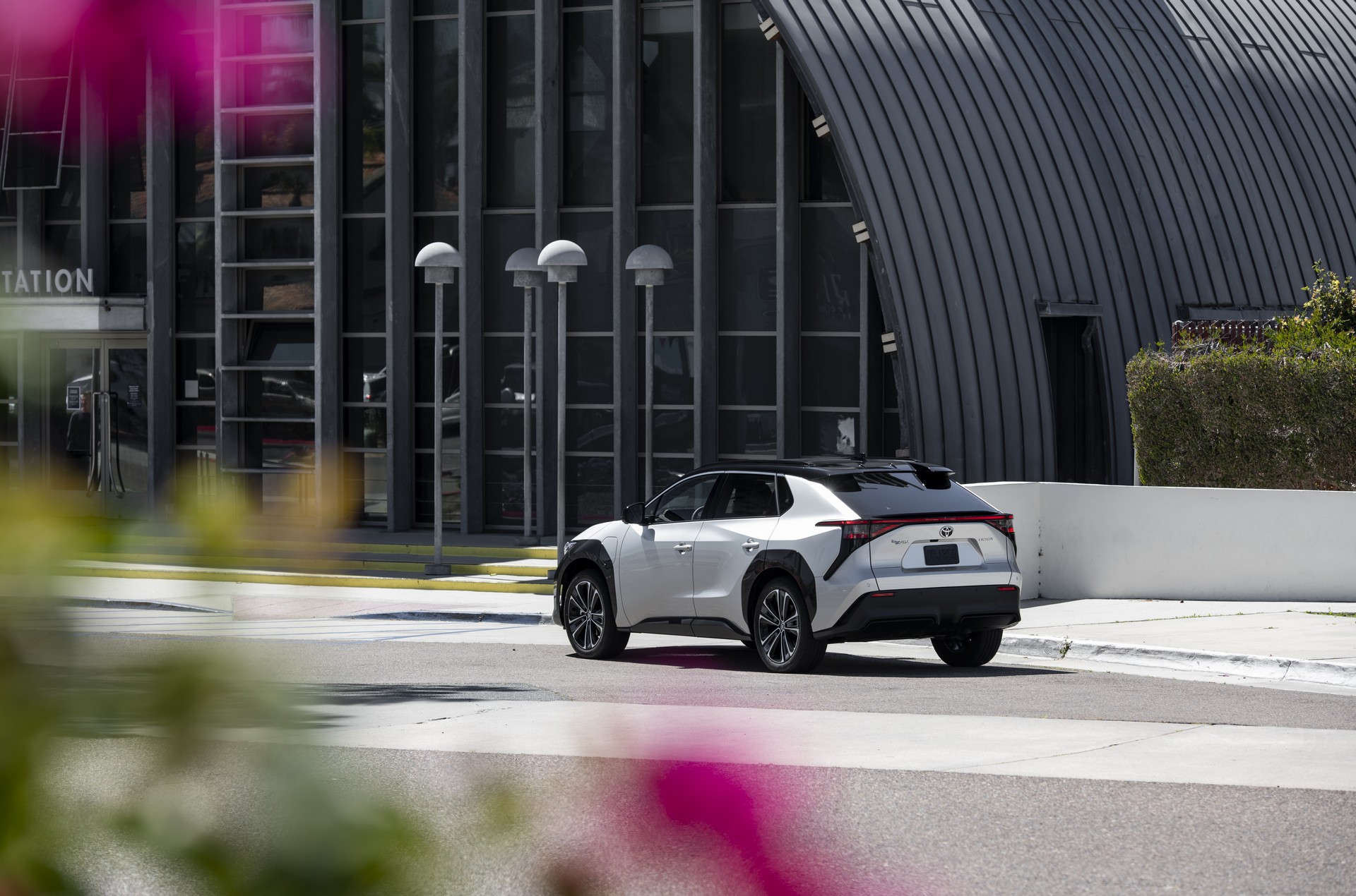 Download 2023 Toyota bZ4X Limited FWD - Rear Three-Quarter HD Wallpaper 1920x1270 #62