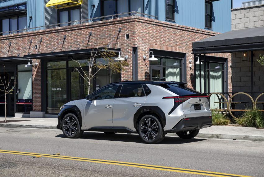 2023 Toyota bZ4X Limited FWD - Rear Three-Quarter Wallpaper 850x571 #63